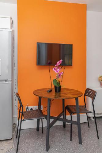 Tropical Retreat I Three bedroom house I Central Brighton location