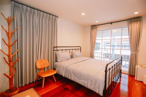 Chertel Poshtel near The National Naval Commerce Museum