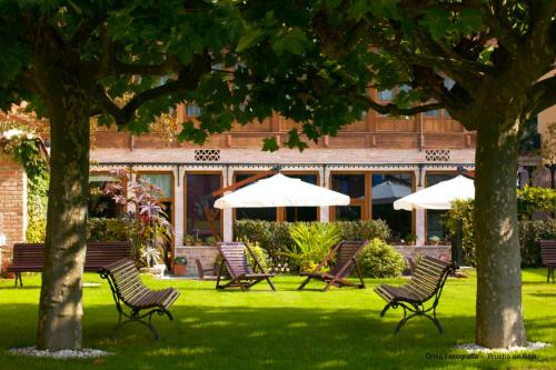 Garden, Apartamentos La Pontiga *** in Pilona