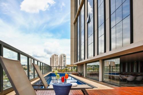 สระว่ายน้ำ, Wyndham Garden Ribeirao Preto Convention in ริเบลราโอ เปรโต้