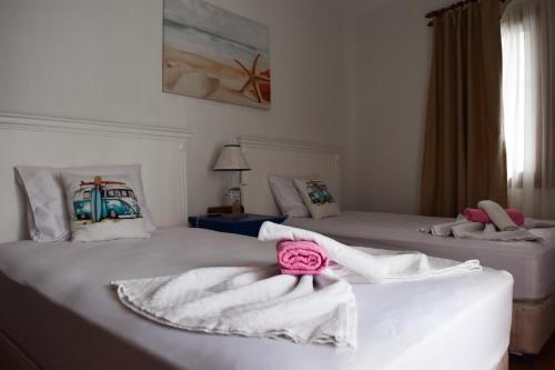 Standard Twin Room image 10