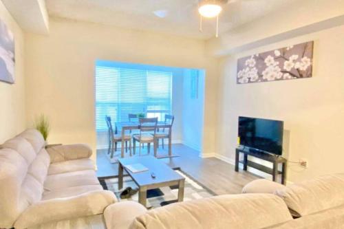 Buckhead near marta pool Parking WiFi Modern
