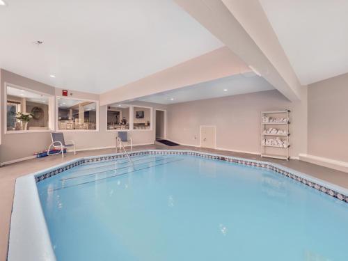 108 Pointes North Inn - image 33