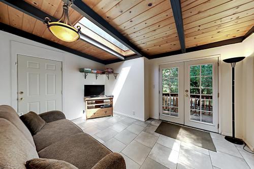 Exceptional Vacation Home in Cazadero home - image 12