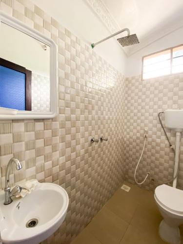 Lighthouse Guesthouse Room Type - Standard Double Room with Fan