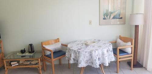 Waikiki Studio at Ilikai Marina - great apartment by the beach - see low end price!