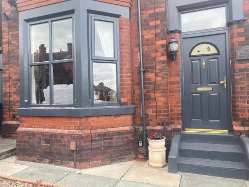 Picture of Quigley Buildings - Stylish Entire 2 Bed House Sleeps 5 Wigan - Private Garden - Free Parking - Wifi
