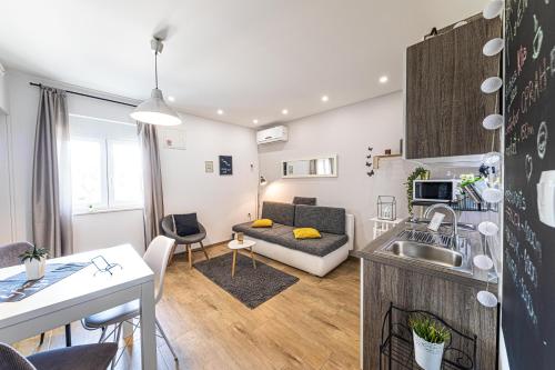  Apartments Trio- An amazing view of Split, Pension in Klis