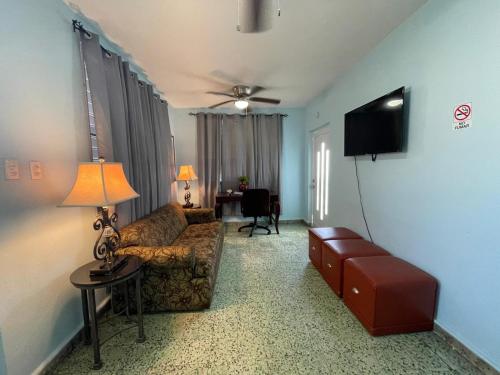 Near Beach Renovated Economical Sleeps upto 16 - main image