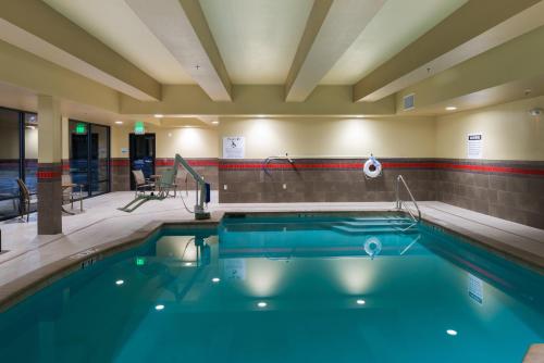 Swimming pool, Holiday Inn Express Klamath Redwood Ntl Pk Area in Klamath (CA)