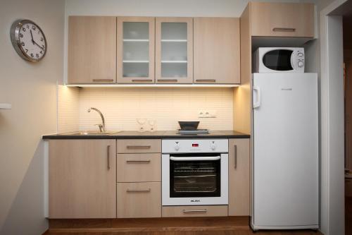 ห้องครัว, โทริสทุน อพาร์ตเมนต์ (Thoristun Apartments) in เซลฟอส