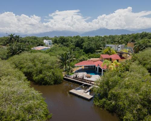 Beach Access, Sleeps 9 Adults, Private Heated Pool, Boat Dock, Villa Calaveras in Nuevo Vallarta , Mexico