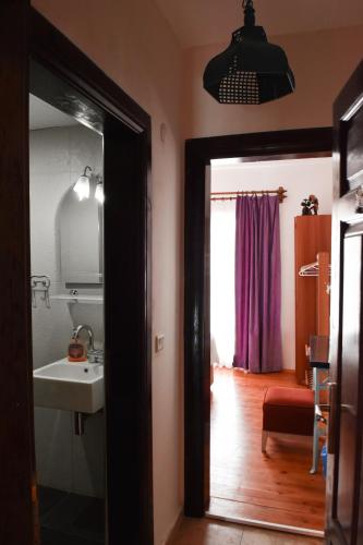 Standard Triple Room image 5