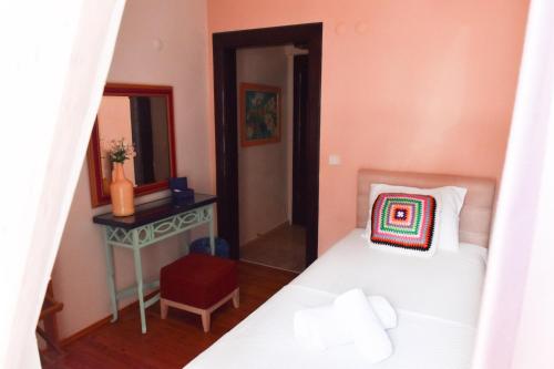 Standard Triple Room image 10