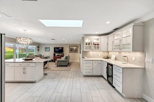 Beautiful 4-Bedroom 3-Bath House with Private Pool home - main image