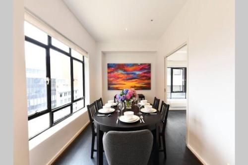 CBD Comfy 2 Bedder Walking Distance to Crown Complex