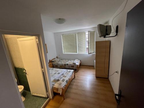 Orange House - image 13