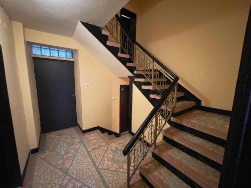 Orange House - image 4