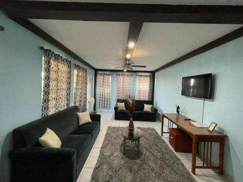 CHIC 3BR Sleeps up to 14 Guests Near Bacardi House
