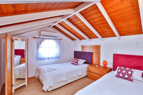 Three-Bedroom Duplex Apartment image 5