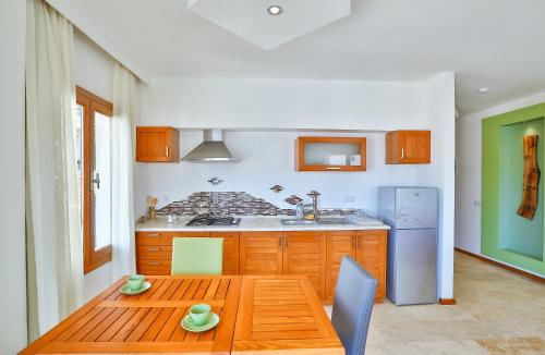 One-Bedroom Apartment image 6