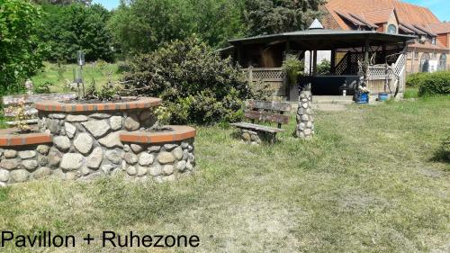 Ferien Mecklenburgische Seenplatte, Urlaub auf dem Gutshof Bossow 11.7km von Dobbertin entfernt