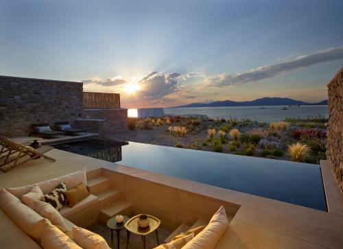 Bonzoe Suites & Villas