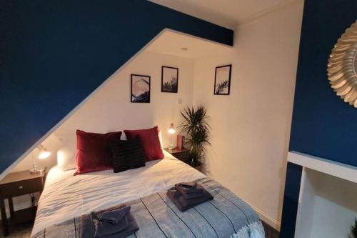 Modern and Spacious 4 Bedroom House, Hot Tub, Wifi, Netflix, Parking photo 4