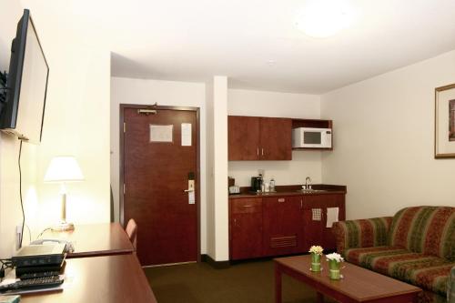 Foxwood Inn & Suites Drayton Valley