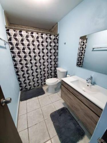 Bathroom, LARGE 8BR Sleeps 38 People with over 3000 SQ FT in Carolina