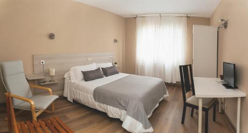 Hotel Voar The 3-star Hotel Voar offers comfort and convenience whether youre on business or holiday in Lugo. The hotel has everything you need for a comfortable stay. All the necessary facilities, including fr