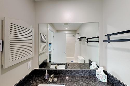 Top-Floor at Shadow Run - Pool Hot Tub & Locker condo - image 10