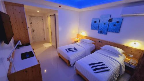 Luau Beach Inn, Maldives