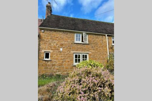 Cotswolds Cottage Ilmington with Wood Burning Stove & BBQ - pet friendly in إيلمينجتون