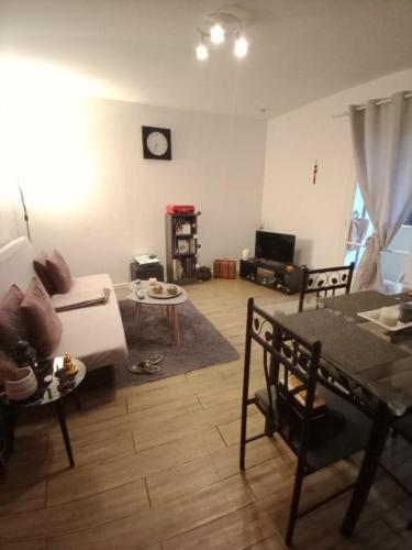 Beziers T2 avec balcon a15 Km de la mer