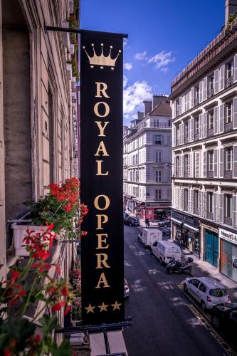 Entrance, Hotel Royal Opera in 8th - Champs Elysees