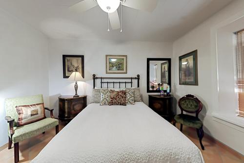 Mountain-View Adobe on Orchard - Walk to Dining cottage - image 10