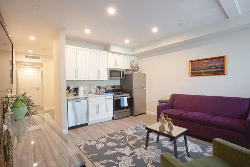3 Floor TownHouse Next to Downtown Max 12 sleepers thumb 2