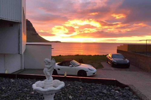 Kirkjufell Oceanfront Villa Grundarfjordur