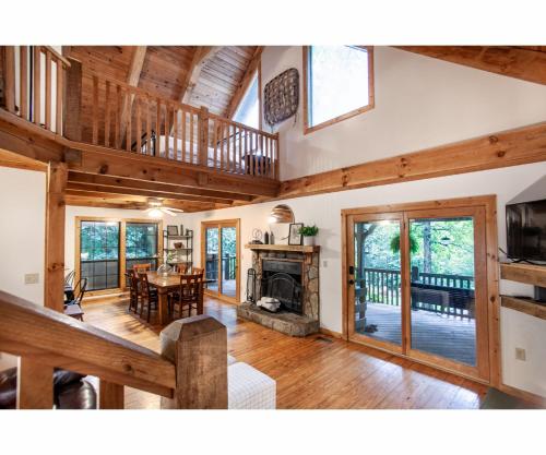 The Woodstock with Hot Tub and Grill - image 9