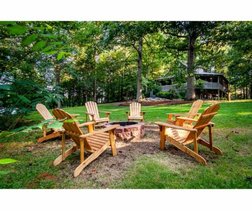 The Woodstock with Hot Tub and Grill - main image