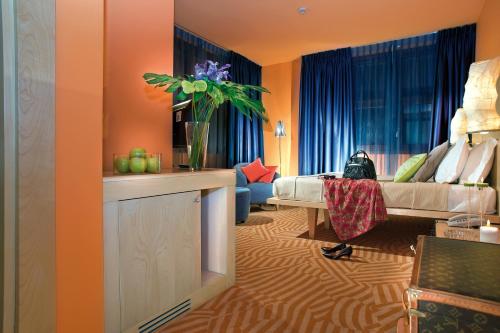 room detail thumbnail 0