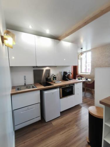 Les appartements du centre, refaits a neuf, climatises, hyper centre, 50m a pieds des commerces, res in Salies-de-Bearn