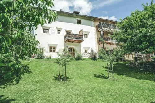 Il Maschun im historischen Engadinerhaus in Scuol, Schweiz