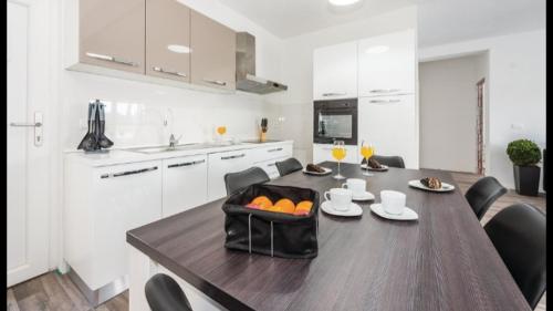 Iekārtas, Olive Tree House with Jacuzzi, WiFi and 40m2 pool in Širitovci