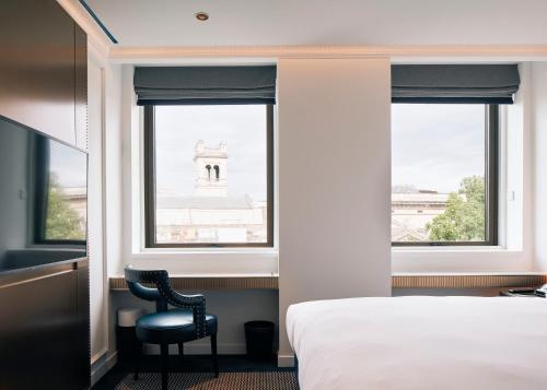 room detail thumbnail 1