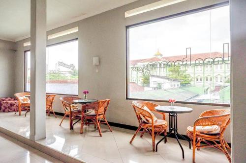 เรดดอร์ซ ชาเรียะห์ แอต ซูนัน โบนัง มาเกลัง (RedDoorz Syariah @ Sunan Bonang Magelang) in มาเกรัง