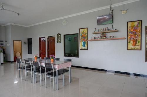 เรดดอร์ซ ชาเรียะห์ แอต ซูนัน โบนัง มาเกลัง (RedDoorz Syariah @ Sunan Bonang Magelang) in มาเกรัง