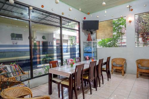 เรดดอร์ซ ชาเรียะห์ แอต ซูนัน โบนัง มาเกลัง (RedDoorz Syariah @ Sunan Bonang Magelang) in มาเกรัง