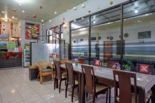 เรดดอร์ซ ชาเรียะห์ แอต ซูนัน โบนัง มาเกลัง (RedDoorz Syariah @ Sunan Bonang Magelang) in มาเกรัง